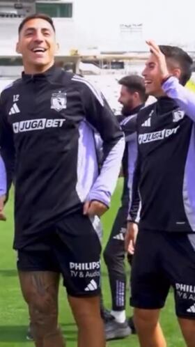 El plantel de Colo Colo, listo para la Supercopa: se acordó de la U con este cántico en el Arengazo