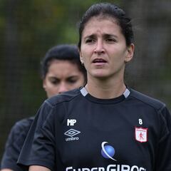 Carolina Pineda y el orgullo de jugar con las que antes dirigía