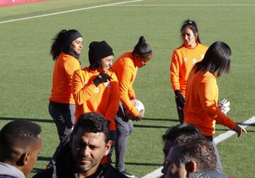 Luis Amaranto Perea recibe a 'Las Leonas' en la sede del Atlético