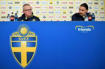 Janne Andersson (L), head coach of Sweden's national football team, and Sweden's forward Zlatan Ibrahimovic address a press conference on March 22, 2021 in Stockholm, prior to the World Cup qualifier of Sweden vs Georgia to be played on March 25, 2021. - 