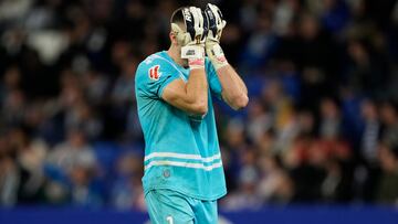 CORNELLÁ-EL PRAT (BARCELONA), 11/01/2025.- El portero del Espanyol Joan García en el partido de LaLiga entre el Espanyol y el Leganés, este sábado en el estadio RCDE Stadium. EFE/ Alejandro Garcia