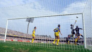 during the game Pumas UNAM vs America, corresponding to the Great Final of the 1990-1991 Season of the first division of Mexican Soccer, at Estadio Olímpico Universitario, on June 22, 1991.
<br><br>
durante el partido Pumas UNAM vs America, correspondiente a la Gran Final de la Temporada 1990-1991 de la primera division del Futbol Mexicano, en el Estadio Olimpico Universitario, el 22 de Junio de 1991.