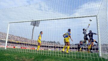 during the game Pumas UNAM vs America, corresponding to the Great Final of the 1990-1991 Season of the first division of Mexican Soccer, at Estadio Ol&#xed;mpico Universitario, on June 22, 1991.

&lt;br&gt;&lt;br&gt;

durante el partido Pumas UNAM vs America, correspondiente a la Gran Final de la Temporada 1990-1991 de la primera division del Futbol Mexicano, en el Estadio Olimpico Universitario, el 22 de Junio de 1991.