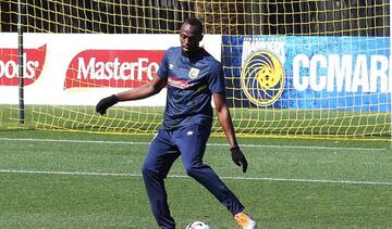 Bolt será futbolista profesional tras fichar con el Central Coast Marineers de la A-League de Australia después de haber entrenado en clubes de élite como el Borussia Dortmund y el Manchester United. 