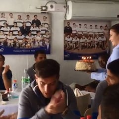 El festejo de cumpleaños del plantel de la UC a Edson Puch