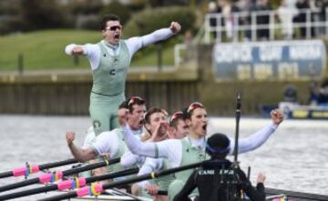 En hombres Cambridge consigui¨® su objetivo de romper la racha de tres victorias consecutivas de Oxford.