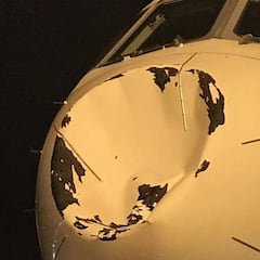 El avión de los Thunder choca contra algo en pleno vuelo