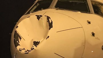 El avi車n de los Thunder choca contra algo en pleno vuelo