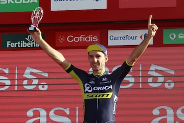 Adam Yates recoge el Premio AS al Mejor Joven. 