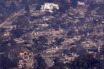 As¨ª han quedado las casas de Pacific Palisades de Los ?ngeles tras el paso del incendio.