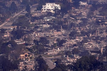 As han quedado las casas de Pacific Palisades de Los ?ngeles tras el paso del incendio.