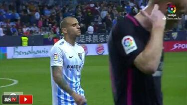 Barcelona's Luis Suárez reminds Malaga's Sandro who fed him