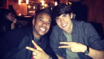 Robinho y Kak&aacute;, durante su cena en Mil&aacute;n.