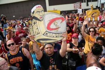 Espectacular recibimiento a los Cleveland Cavaliers en Ohio