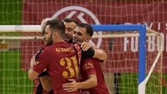 La plantilla de ElPozo celebra su victoria en la primera jornada ante el Betis.