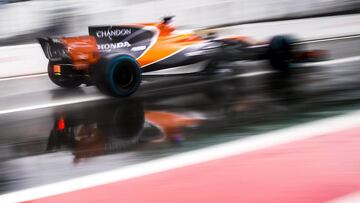 SUKI011. Monza (Italy), 02/09/2017.- Belgian Formula One driver Stoffel Vandoorne of McLaren-Honda in action during the third practice session at the Formula One circuit in Monza, Italy, 02 September 2017. The 2017 Formula One Grand Prix of Italy will take place on 03 September 2017. (Fórmula Uno, Italia) EFE/EPA/SRDJAN SUKI