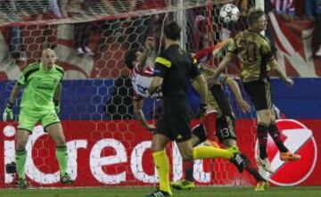 Raúl García en una espectacular chilena.