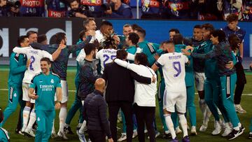 Soccer Football - Champions League Final - Liverpool v Real Madrid - Stade de France, Saint-Denis near Paris, France - May 28, 2022  Real Madrid players celebrate after winning the Champions League REUTERS/Gonzalo Fuentes