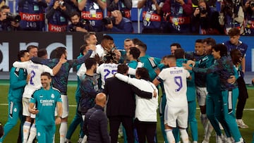 Soccer Football - Champions League Final - Liverpool v Real Madrid - Stade de France, Saint-Denis near Paris, France - May 28, 2022 Real Madrid players celebrate after winning the Champions League REUTERS/Gonzalo Fuentes