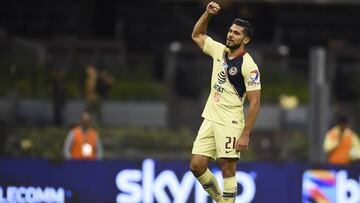 Henry Martin celebrando un gol con el Am&eacute;rica. 