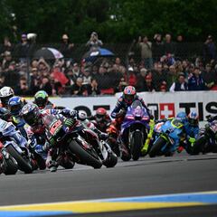 Zarco reina en la locura con Márquez segundo