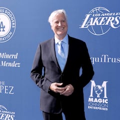 ¿Quién es Mark Walter, el nuevo dueño de los Lakers?