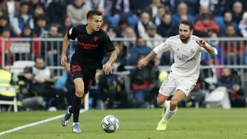 Reguilón, ante Carvajal en el Bernabéu.