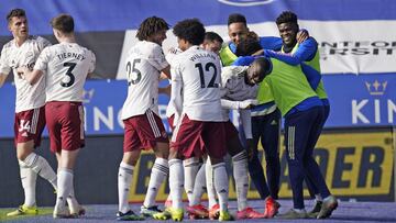 28 February 2021, United Kingdom, Leicester: Arsenal's Nicolas Pepe (4th R) celebrates with his teammates after scoring his side's third goal during the English Premier League soccer match between Leicester City and Arsenal at the King Power Sta