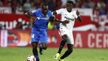 Promes (derecha), con Foulquier en una jugada.