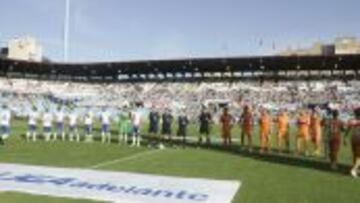 El Real Zaragoza se dispone a jugar un partido.