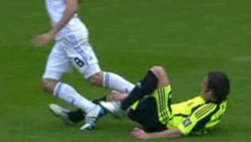 <b>63'. </b>Penalti no pitado de Lanzaro a Kaká. Debió ser roja.