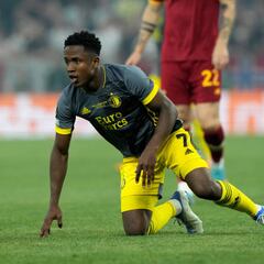 Luis Sinisterra, en el once ideal de la Conference League