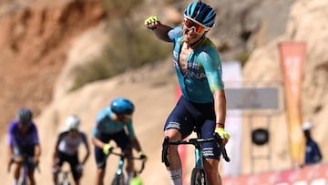 Fiesta del Astana con Cristian Rodríguez impulsando a Scaroni