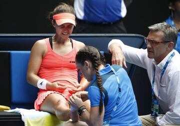 Lauren Davis receives medical assistance during her match against Simona Halep.