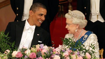 LONDON, ENGLAND - MAY 24: U.S. President Barack Obama and Queen Elizabeth II during a State Banquet in Buckingham Palace on May 24, 2011 in London, England. The 44th President of the United States, Barack Obama, and his wife Michelle are in the UK for a two day State Visit at the invitation of HM Queen Elizabeth II. During the trip they will attend a state banquet at Buckingham Palace and the President will address both houses of parliament at Westminster Hall. (Photo by Lewis Whyld - WPA Pool/Getty Images)