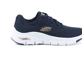 Chollo del día: por menos de 54 euros, estas Skechers Arch Fit azul marino para hombre que no pesan nada