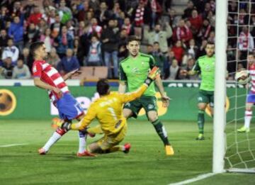 1-0. Robert Ibañez anotó el primer tanto.