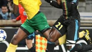 <b>MARSELLA 1 - ZILINA 0</b>. Diawara, luchando por el balón con el delantero del Zilina Momodou Ceesay.