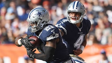 CLEVELAND, OH - NOVEMBER 06: Ezekiel Elliott #21 of the Dallas Cowboys takes a hand off in the second half from Dak Prescott #4 against the Cleveland Browns at FirstEnergy Stadium on November 6, 2016 in Cleveland, Ohio.   Jason Miller/Getty Images/AFP
 == FOR NEWSPAPERS, INTERNET, TELCOS &amp; TELEVISION USE ONLY ==