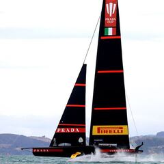 La organización de la Copa Prada pide reanudar la final el día 26 y el Luna Rossa protesta