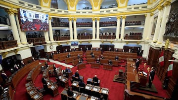 This handout picture released by the Peruvian Presidency shows congressmen attending President Martin Vizcarrax92s yearly Address to the Nation from the Congress building in Lima, as part of the National Day proceedings in Lima on July 28, 2020 - With 33 million inhabitants, Peru registered more than 384,000 coronavirus cases and 18,229 deaths until Sunday's last account. It is the third country with the most infections and deaths in Latin America after Brazil and Mexico. (Photo by Juan Pablo AZABACHE / Peruvian Presidency / AFP) / RESTRICTED TO EDITORIAL USE - MANDATORY CREDIT "AFP PHOTO / PERUVIAN PRESIDENCY /Juan Pablo AZABACHE " - NO MARKETING NO ADVERTISING CAMPAIGNS - DISTRIBUTED AS A SERVICE TO CLIENTS