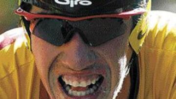 <b>UNA LOCOMOTORA.</B> Isidro Nozal cubrió los 44 km de la contrarreloj en un minuto y veinte segundos menos que David Millar, el gran favorito.