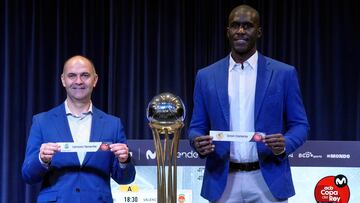 GRAFCAT5103. BADALONA (BARCELONA), 23/01/2023.- El director deportivo del Lenovo Tenerife, Aniano Cabrera, junto al presidente del Gran Canaria, Sitapha Savanédurante, durante el sorteo de los emparejamientos de la Copa del Rey de baloncesto que se disputará entre el 16 y el 19 de febrero en Badalona (Barcelona). EFE/Alejandro García
