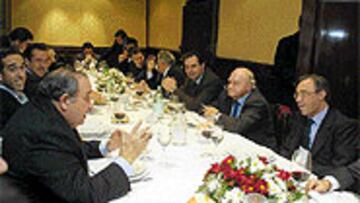 <b>EN 2002, EN EL ASADOR FRONTÓN</b>. Hace un año, Gil y Florentino ya compartieron mesa y mantel.