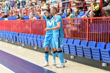 Eric Martel y Carlao celebran un tanto esta temporada en el Jorge Garbajosa