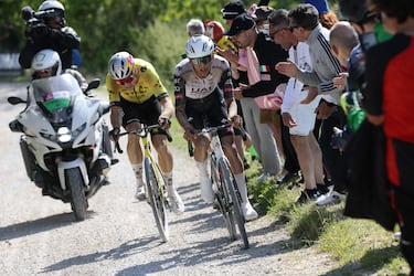 Del Toro y Van Aert en la cabeza de la carrera.
