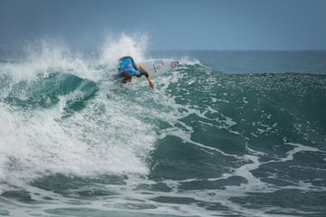 Las mejores postales del día 1 en el Mundial de Surf Femenino