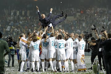 La fiesta continuó en el Bernabéu.