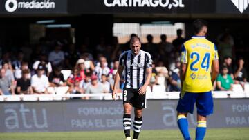 Ortuño, ante el Cádiz CF.