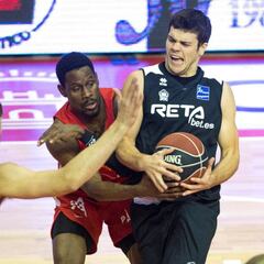 Soko y Oleson llevan al UCAM Murcia al triunfo ante Bilbao